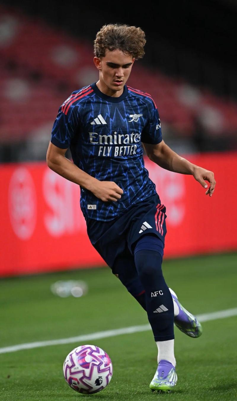 赫内斯：孔帕尼有两三个优点，他只谈论足球不给记者提供素材