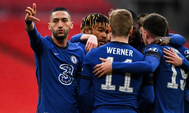 教滑雪也安排上了？还有什么是蔚来驾享小哥不会的吗！