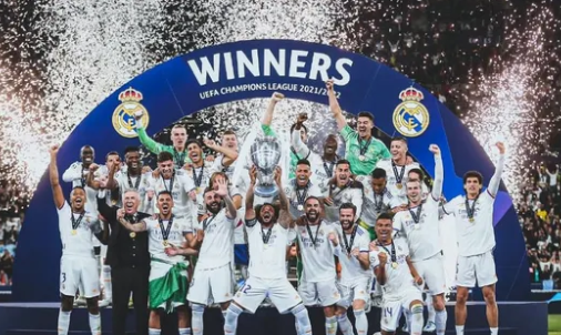 40岁前曼城队长费尔南迪尼奥自宣退役，球员生涯23年赢得30冠