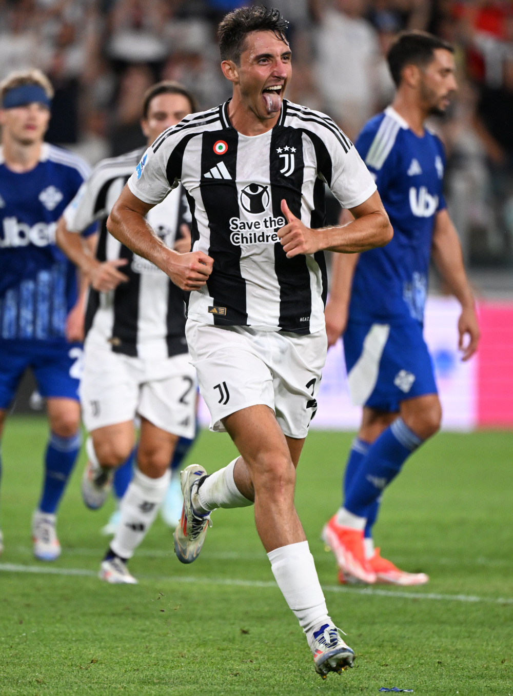 迪亚斯本赛季19场已送出6次助攻，超过上赛季整个赛季